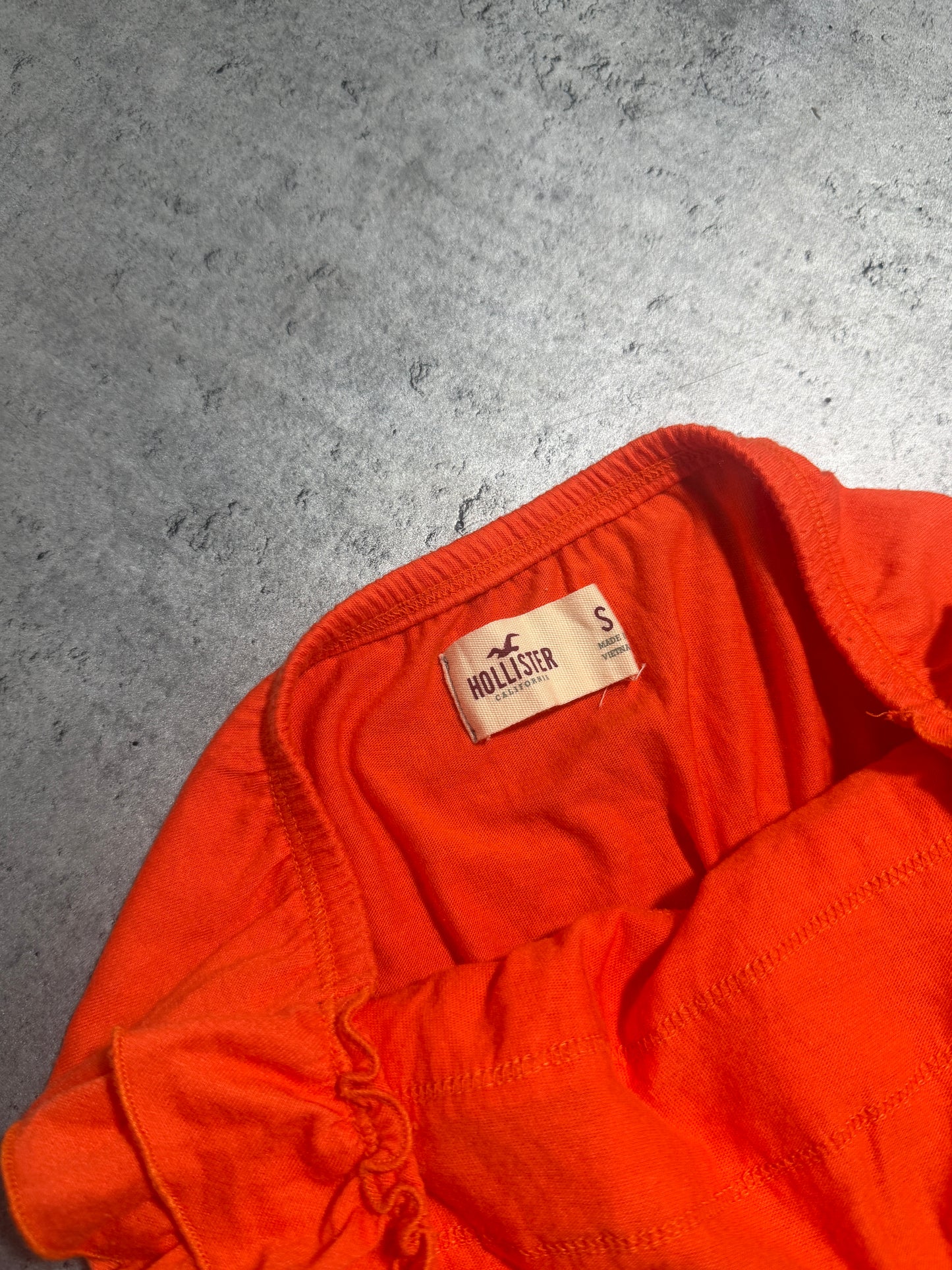 Hollister Top z falbankami i kokardką