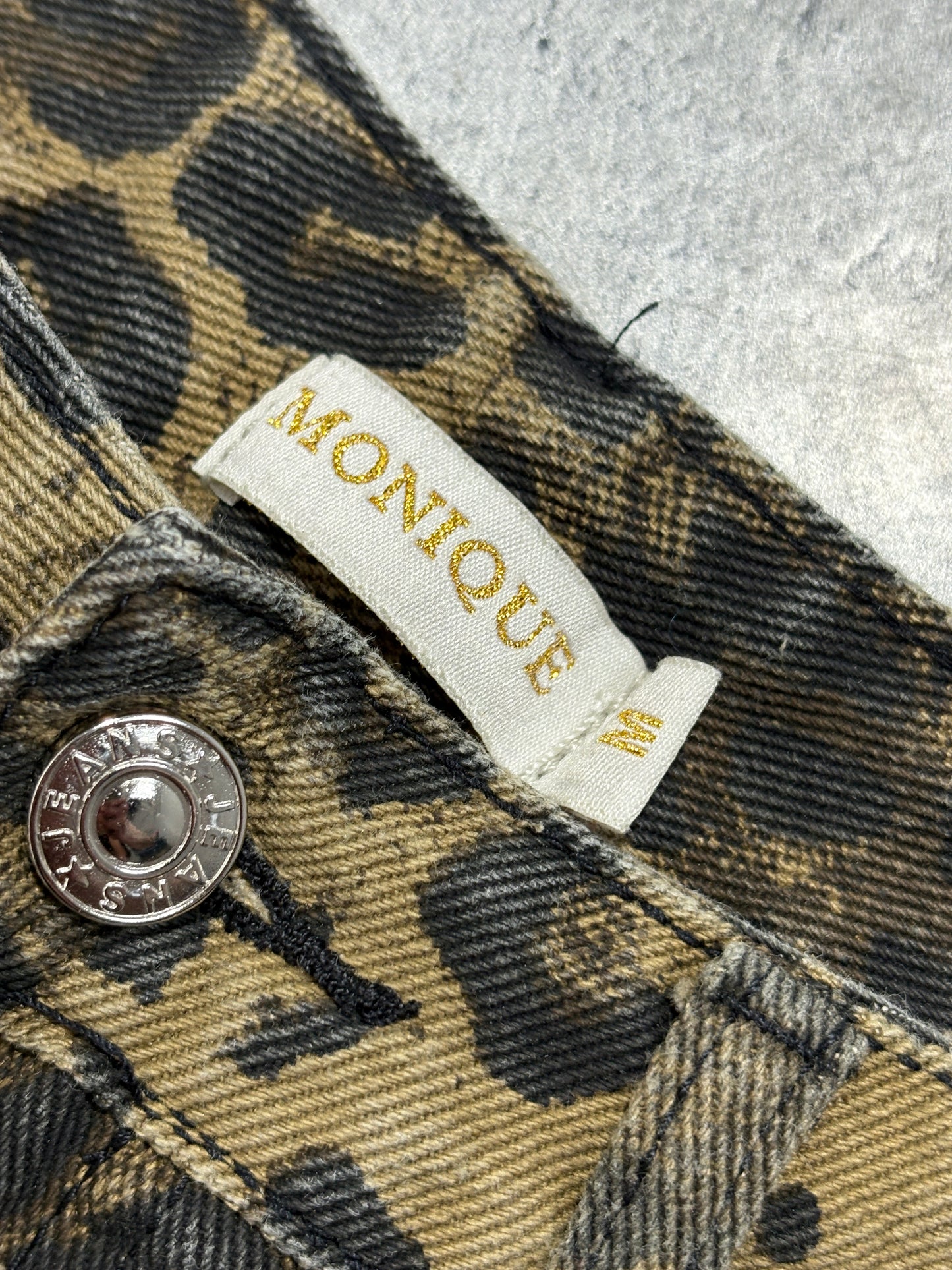 2000s Leopard print shorts
