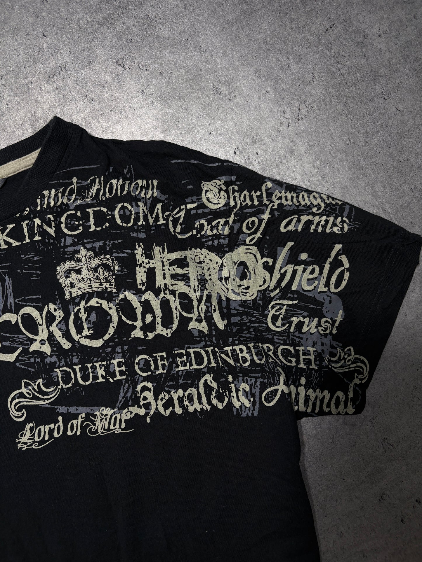 2000s y2k Crown t-shirt
