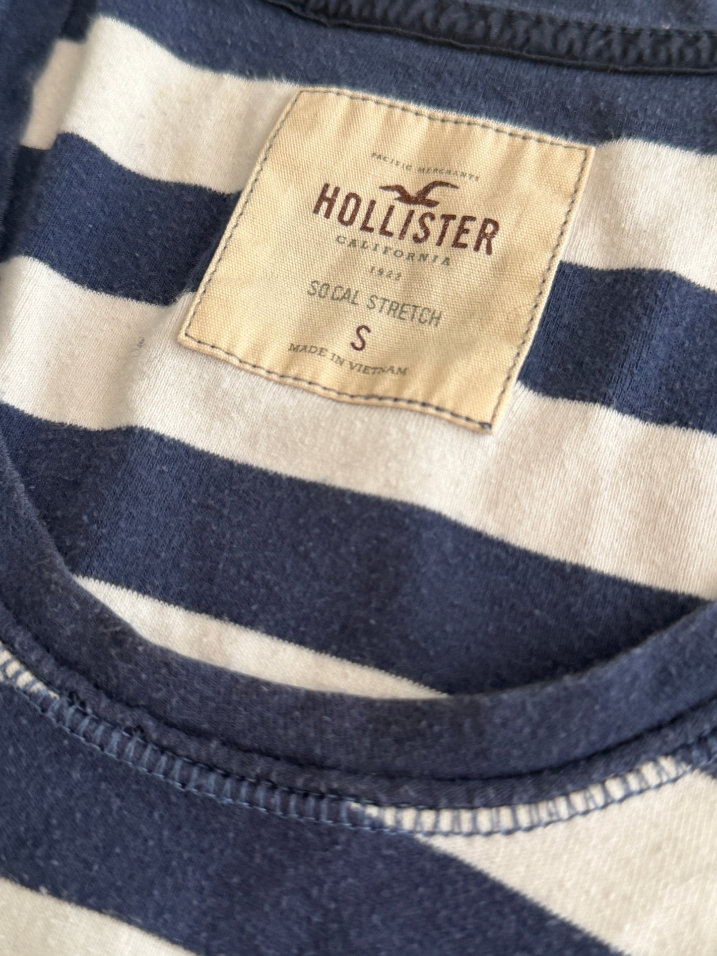 2000s Hollister stripes t-shirt