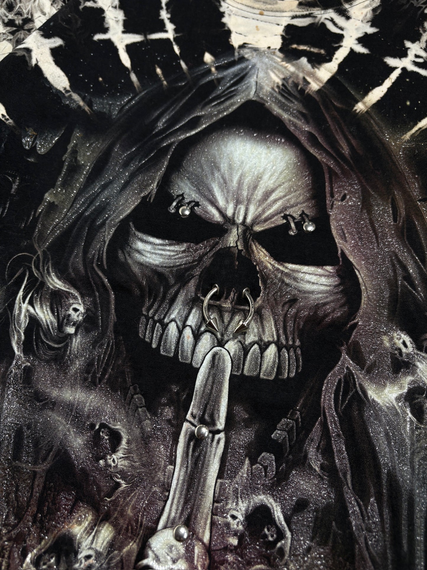 2000s Skull Skeleton Goth Kolczyk T-shirt