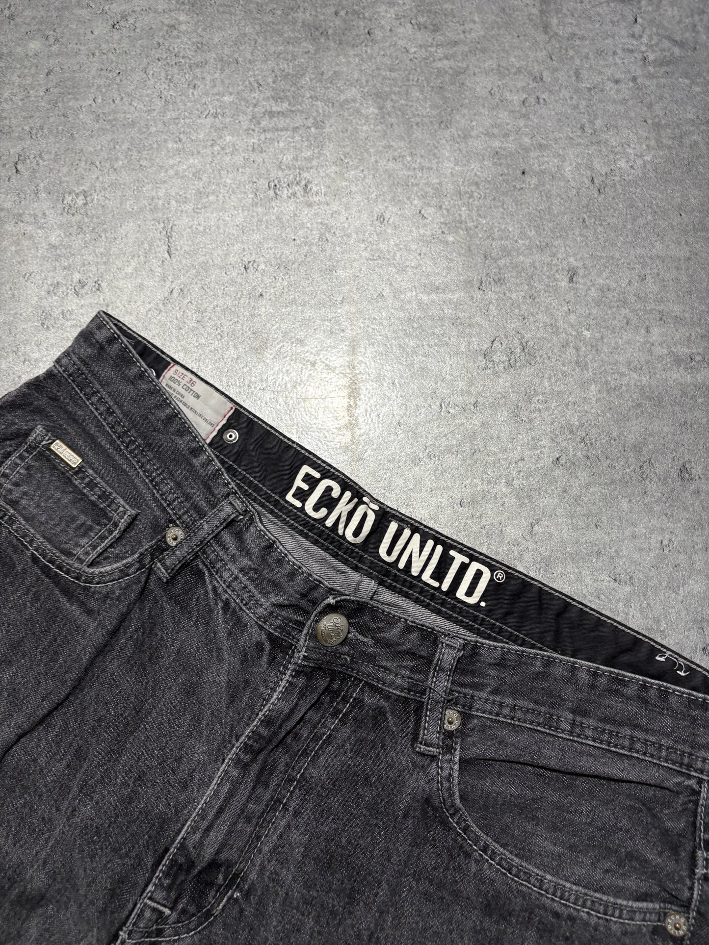 2000s Ecko Unltd. baggy washed jeans