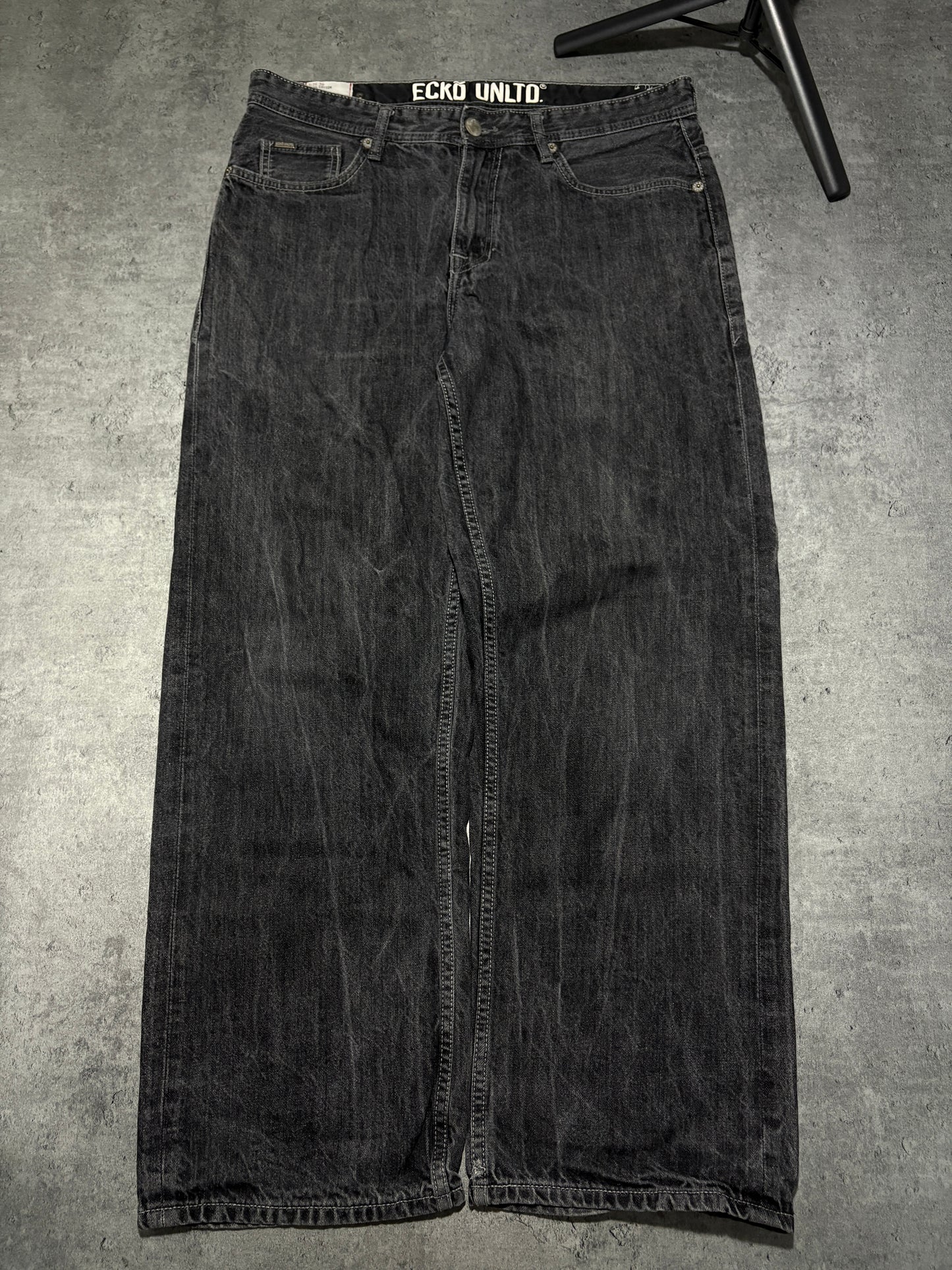 2000s Ecko Unltd. baggy washed jeans
