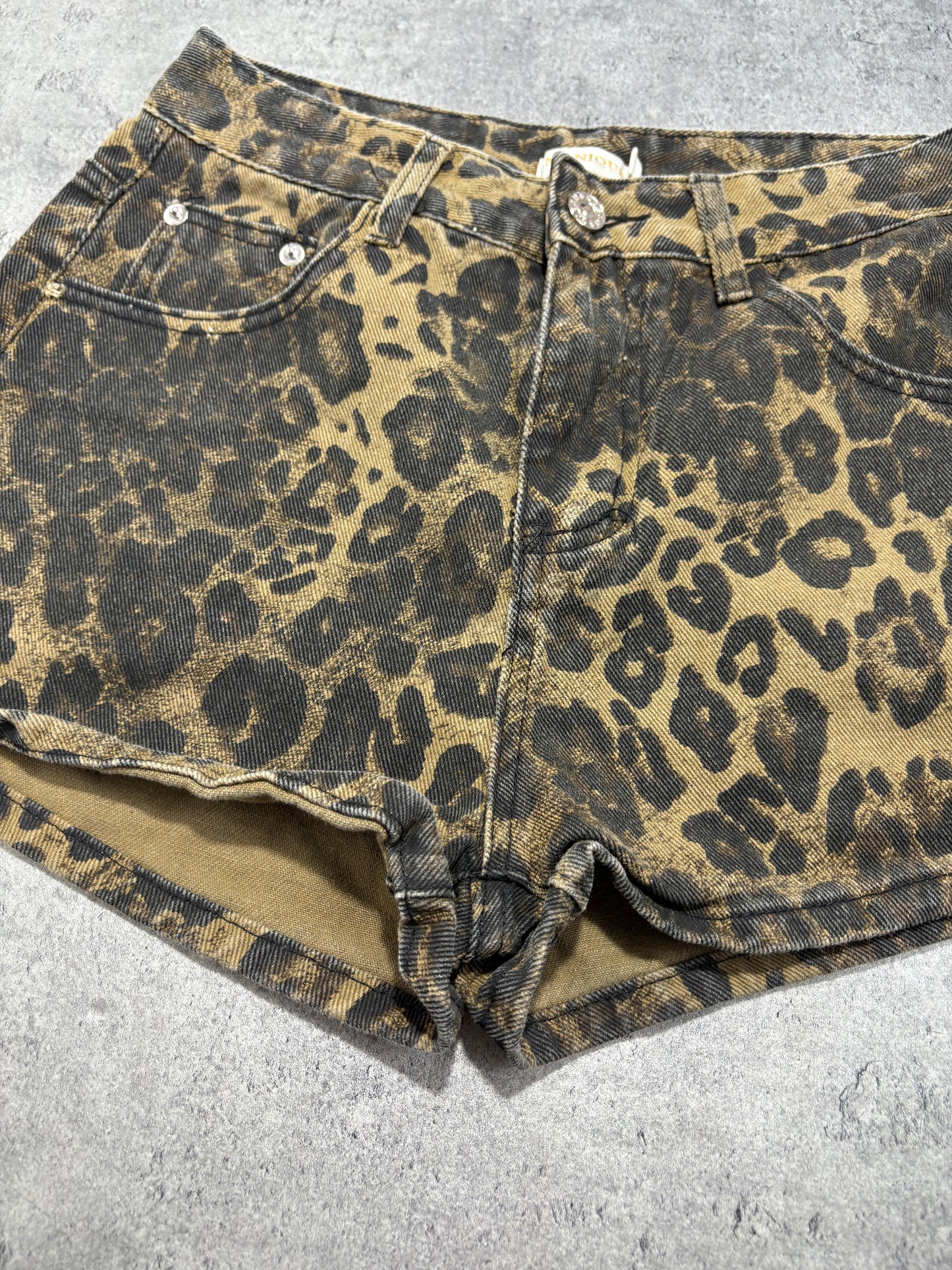 2000s Leopard print shorts