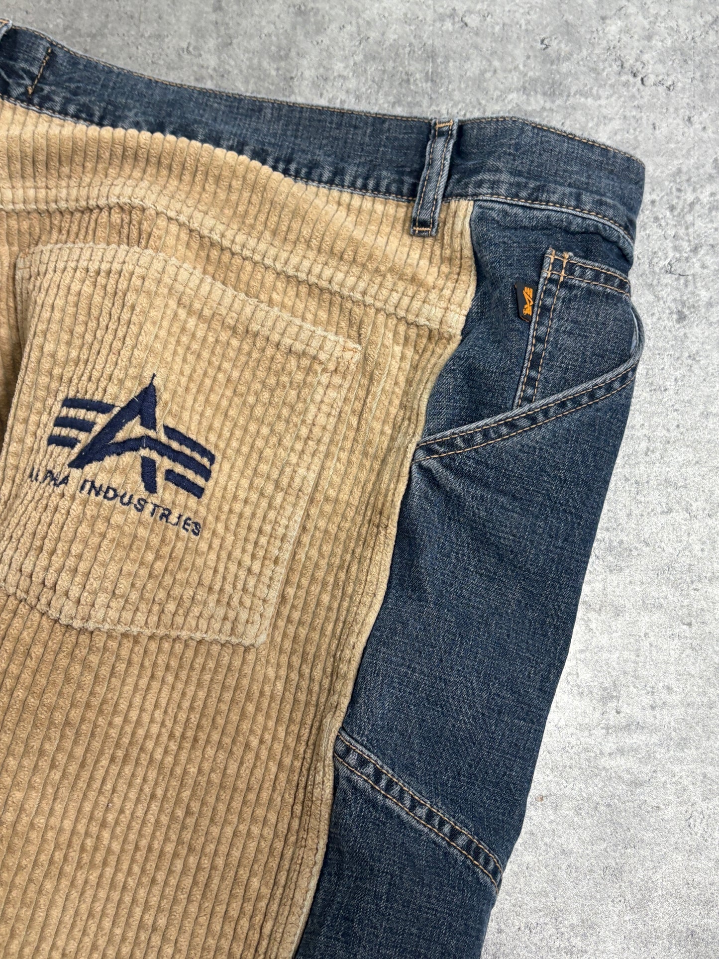 2000s *RARE* Alpha Inudstires baggy jeans
