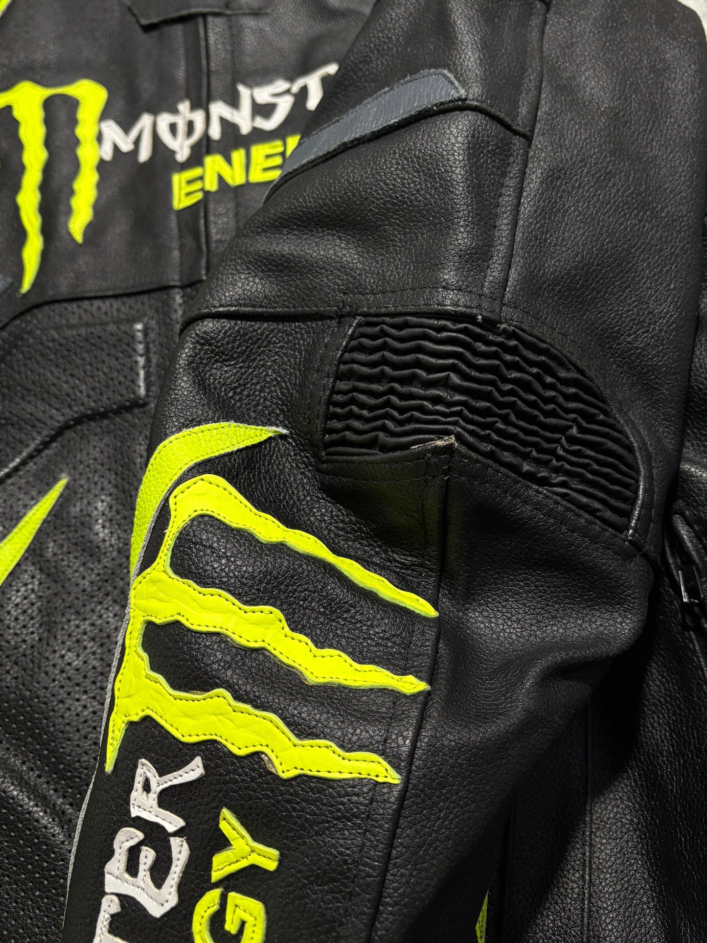 2000s *RARE* MONSTER ENERGY LEATHER BIKER JACKET ☣️