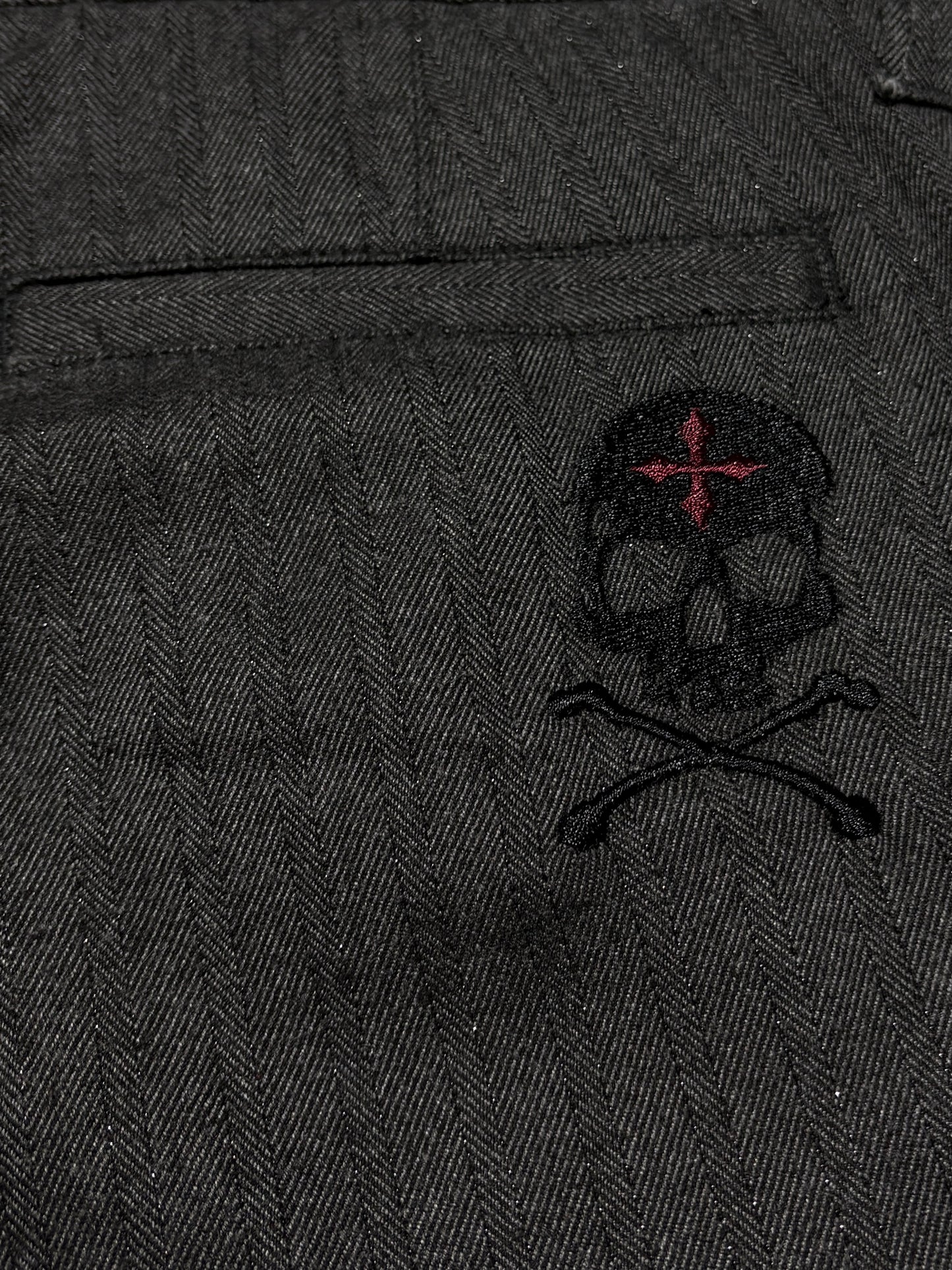 2000s Affliction skull cargo shorts