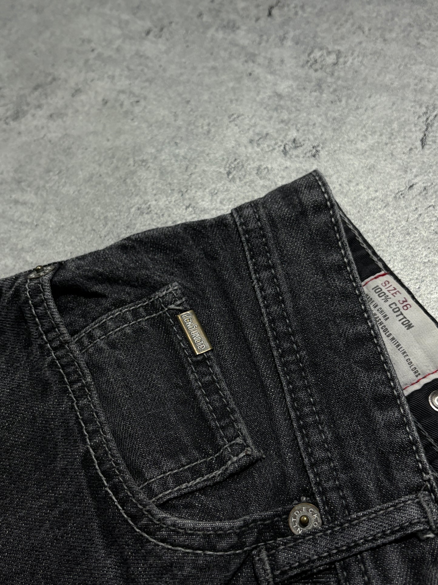 2000s Ecko Unltd. baggy washed jeans