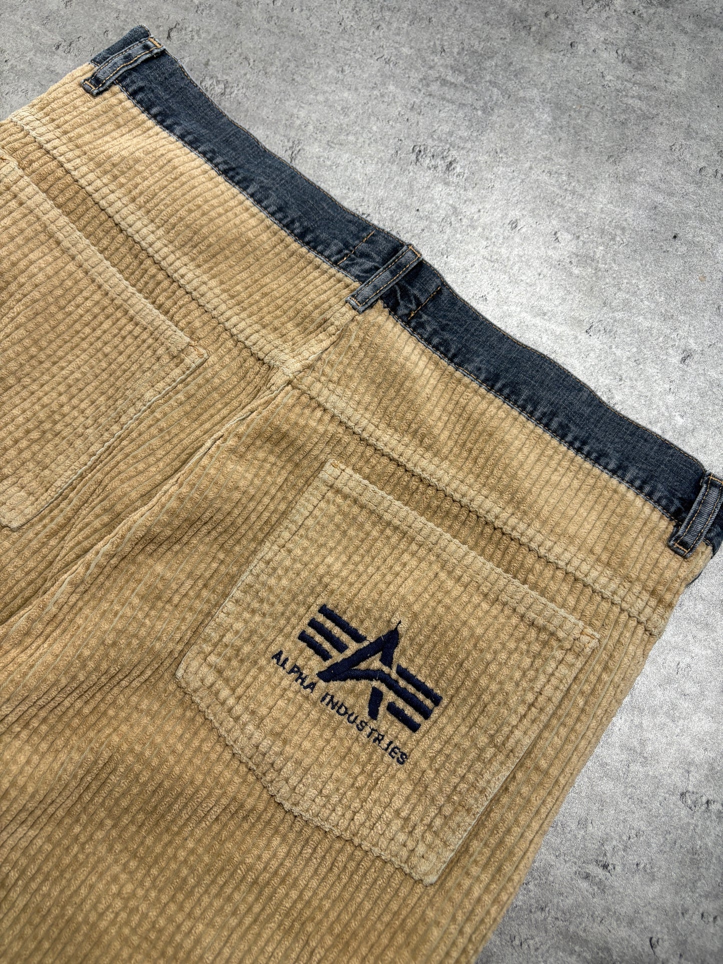 2000s *RARE* Alpha Inudstires baggy jeans