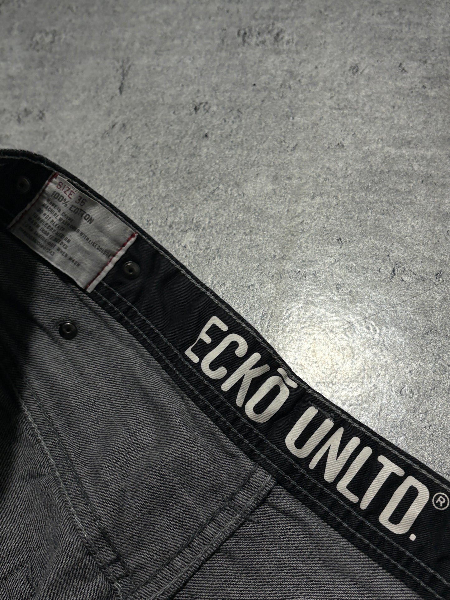 2000s Ecko Unltd. baggy washed jeans