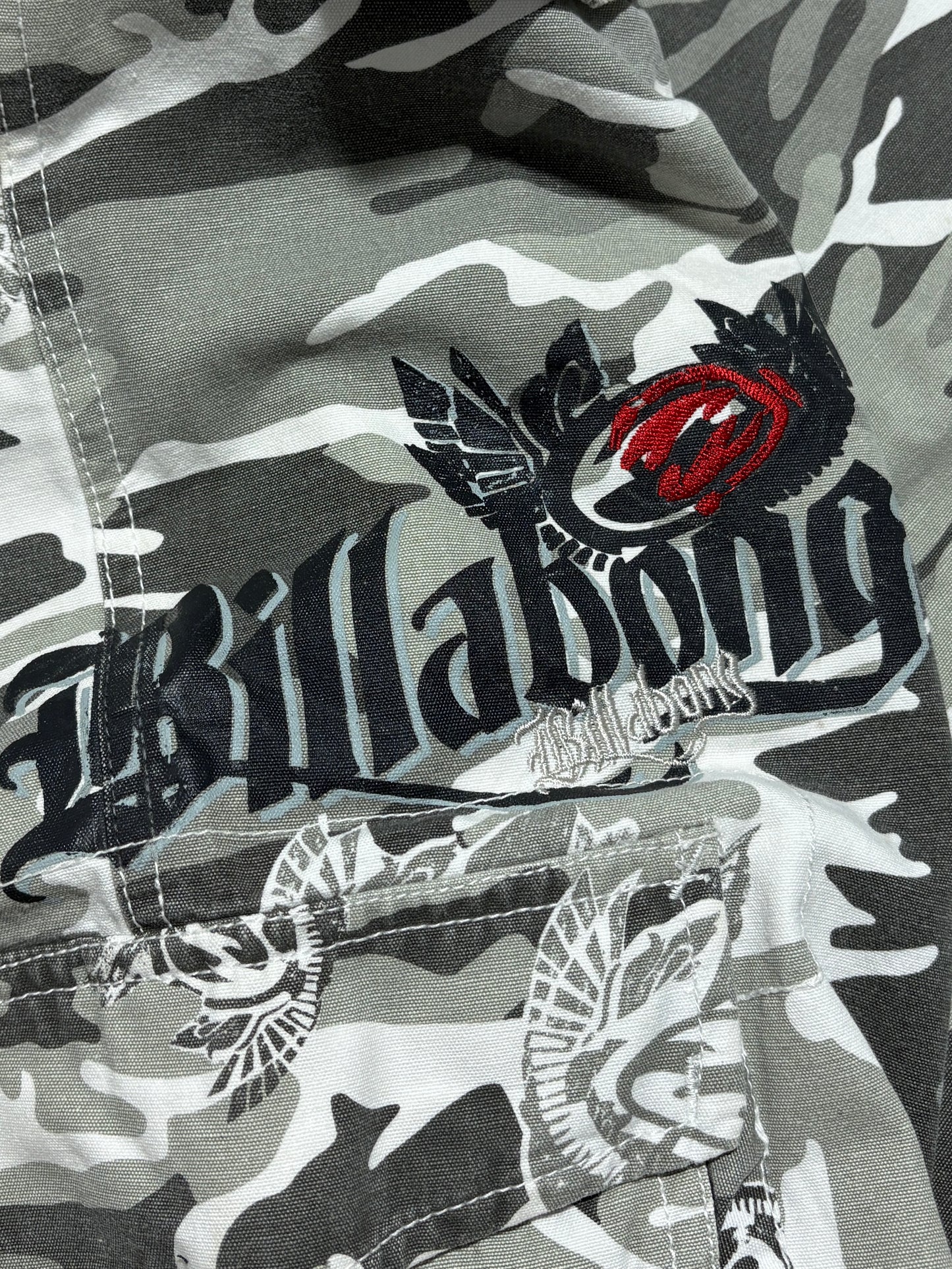 2000s Billabong cargo camo shorts