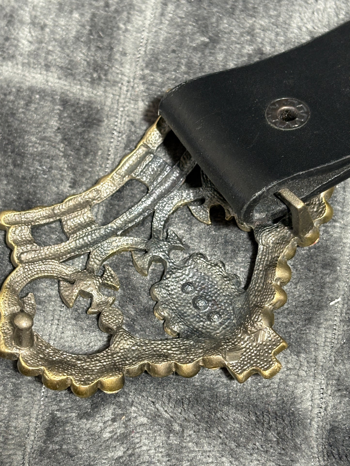2000s Crown Gold Belt Pasek