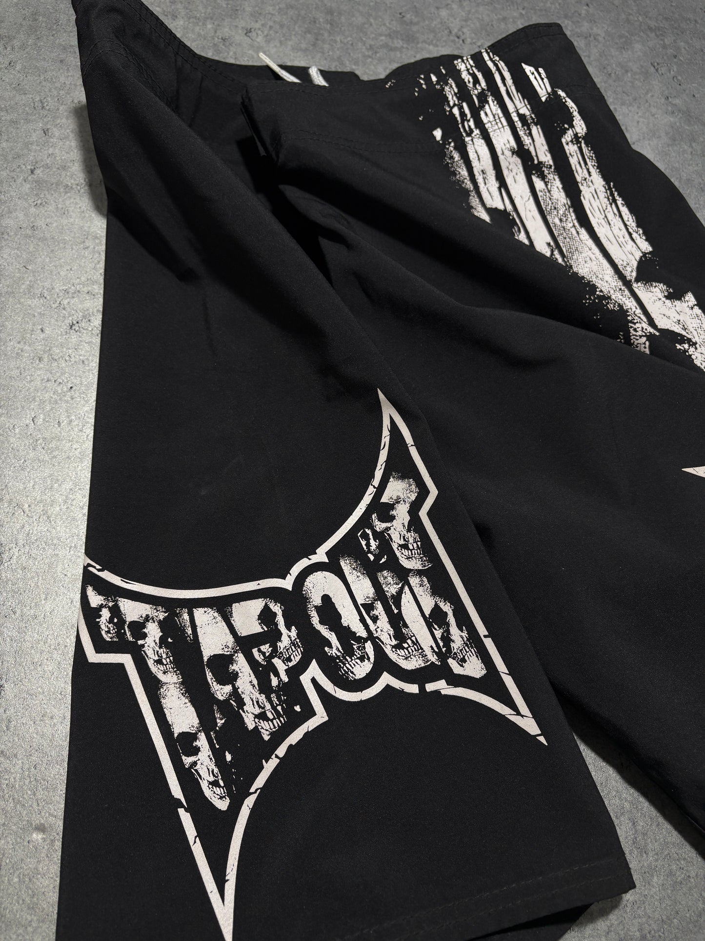 2000s Tapout skull shorts