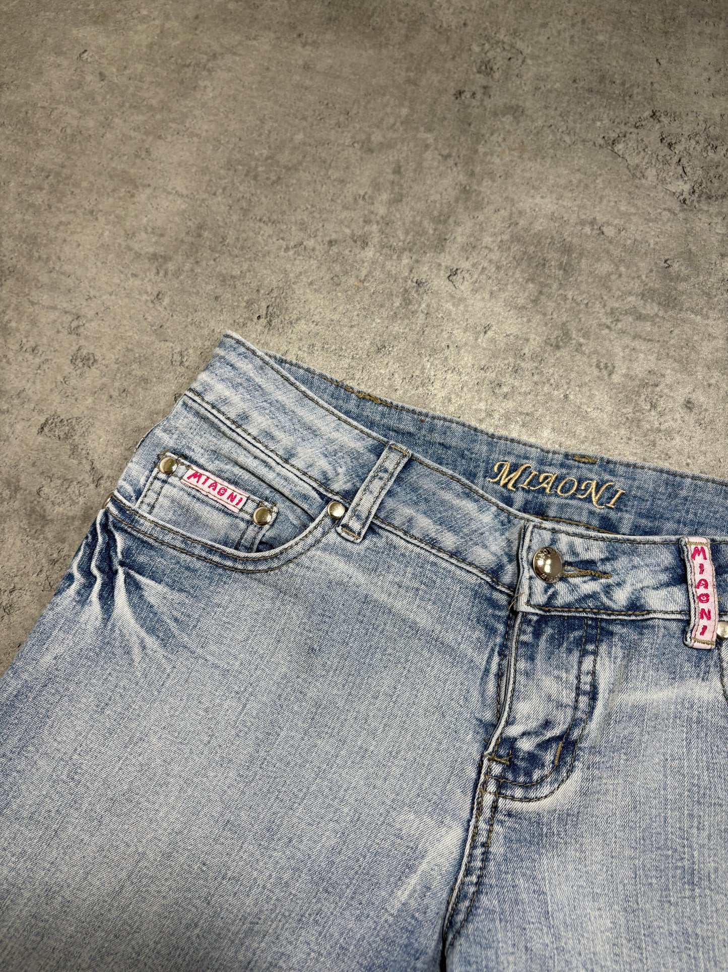 2000s Tribal women jorts