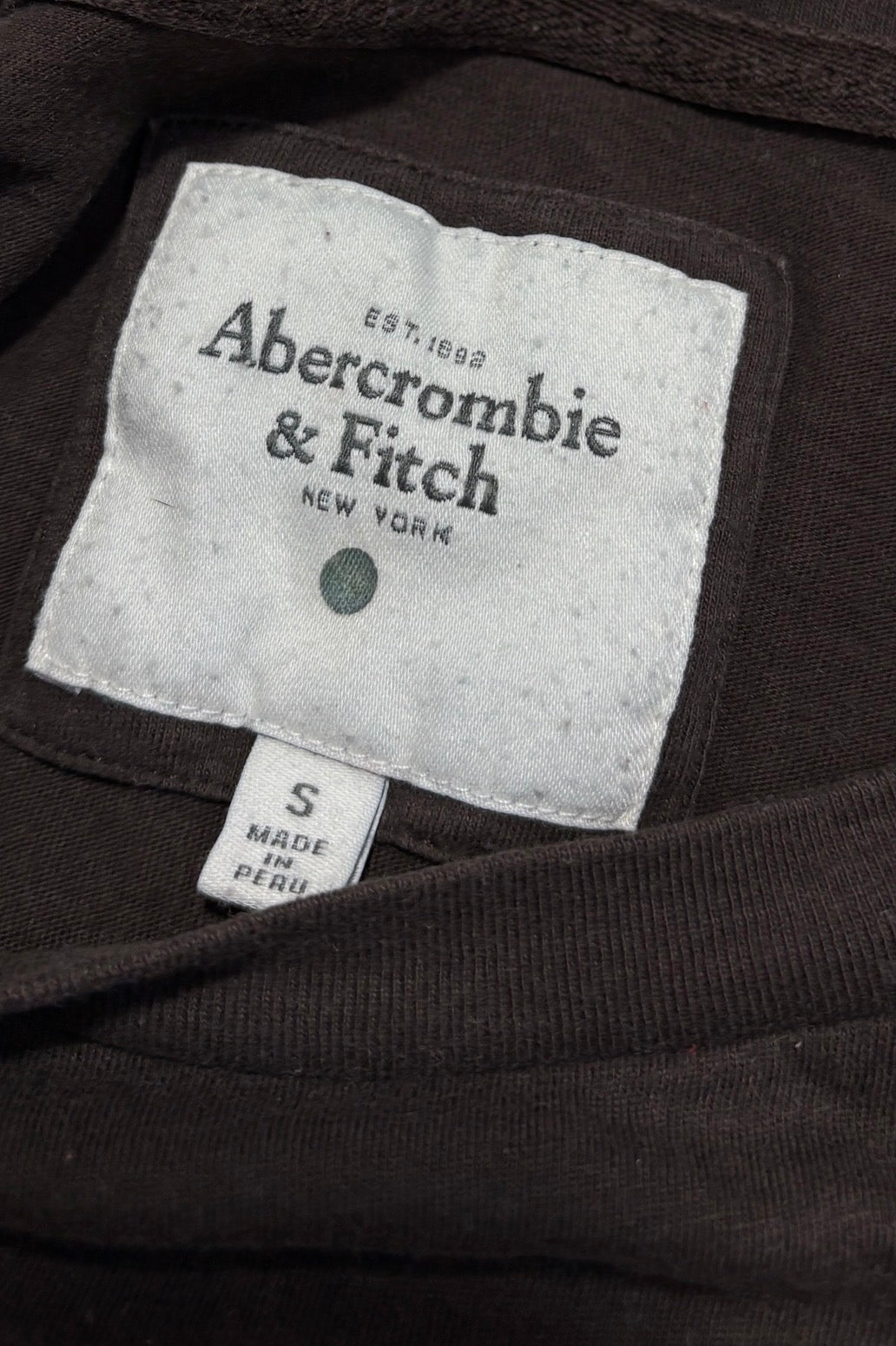 2000s Abercrombie t-shirt baby tee