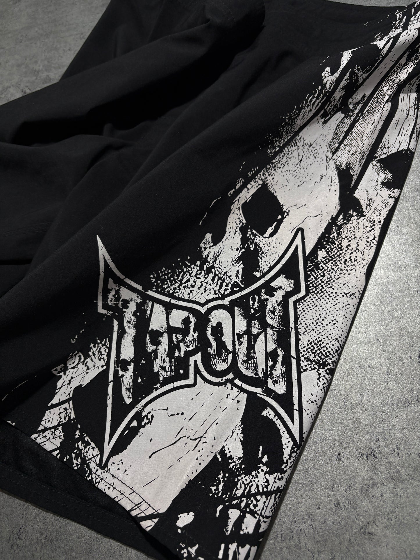 2000s Tapout Skull grafitti shorts