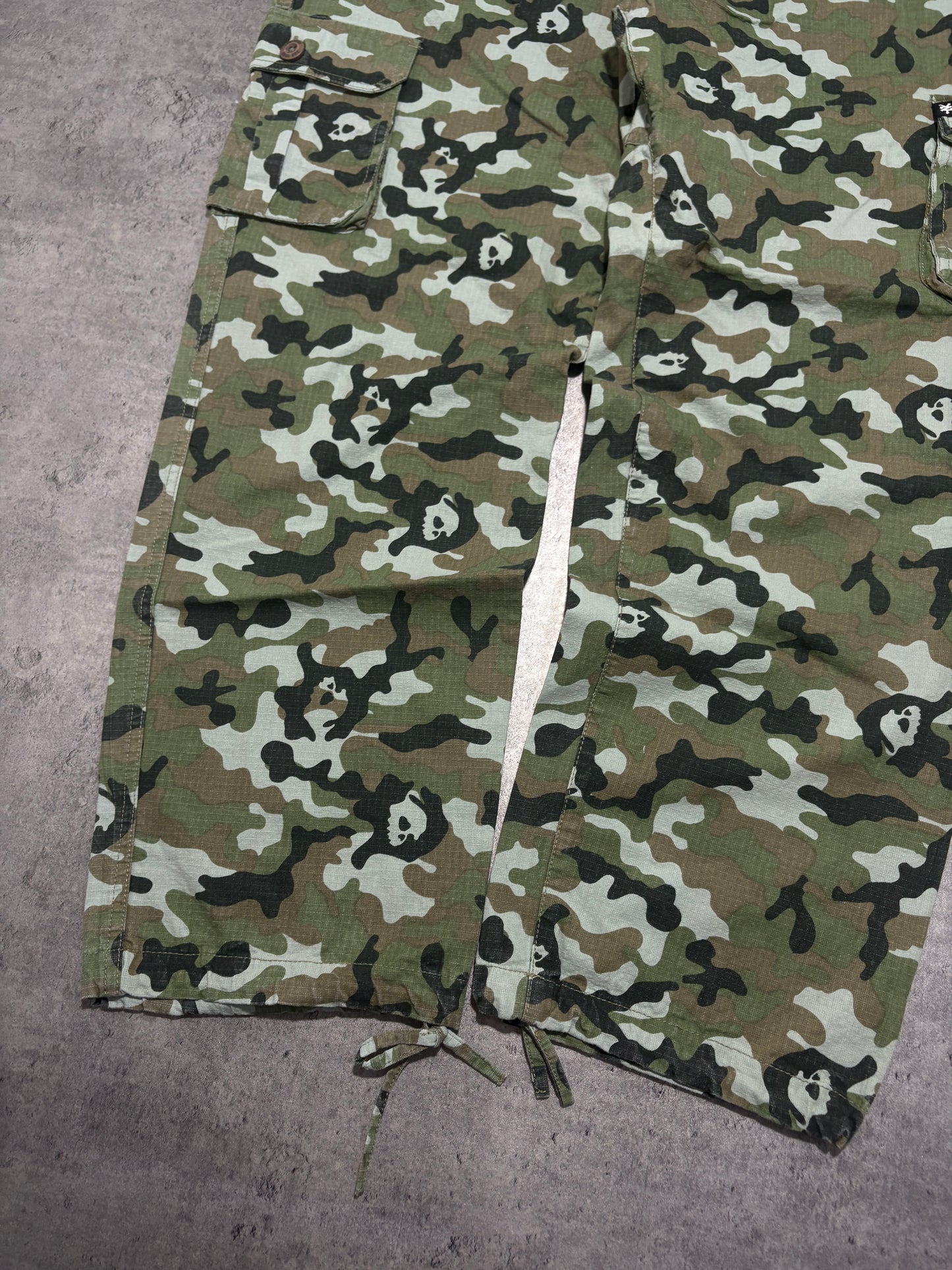 2000s ZooYork Skulls Camo Pants