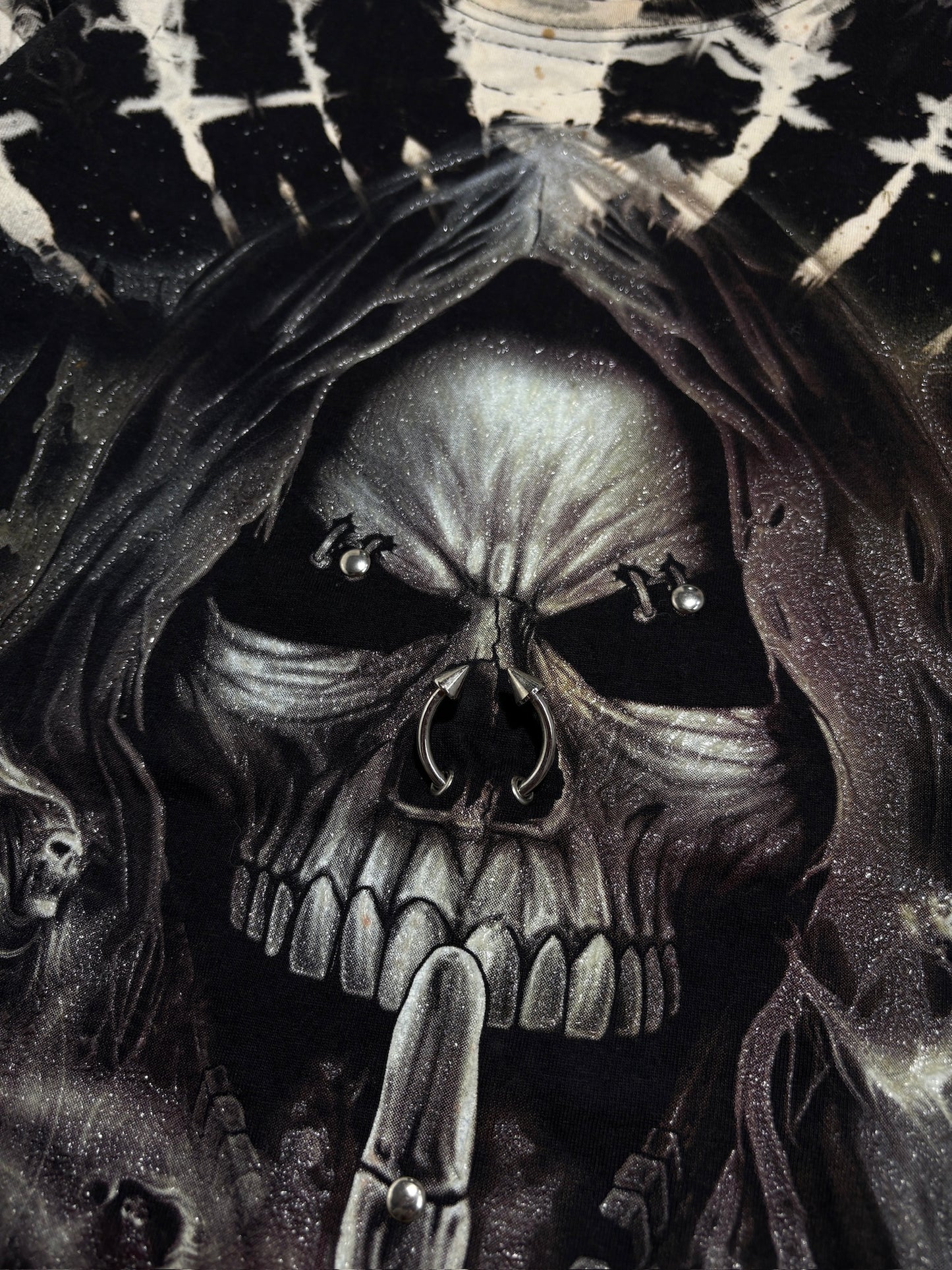 2000s Skull Skeleton Goth Kolczyk T-shirt