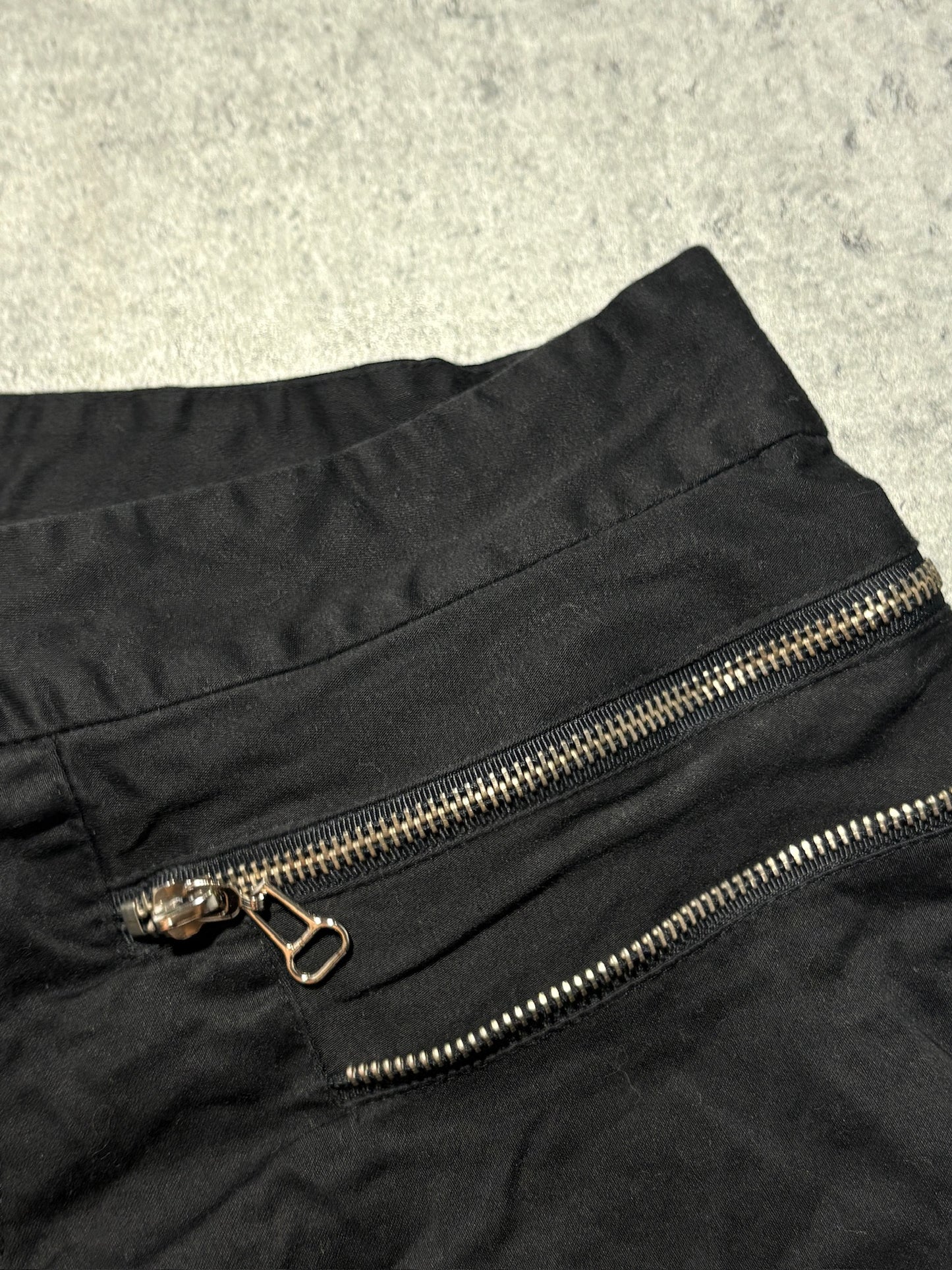 2000s Black Zipped Shorts